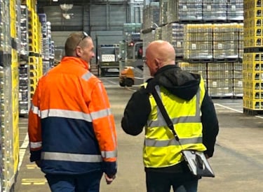Medewerkers in magazijn